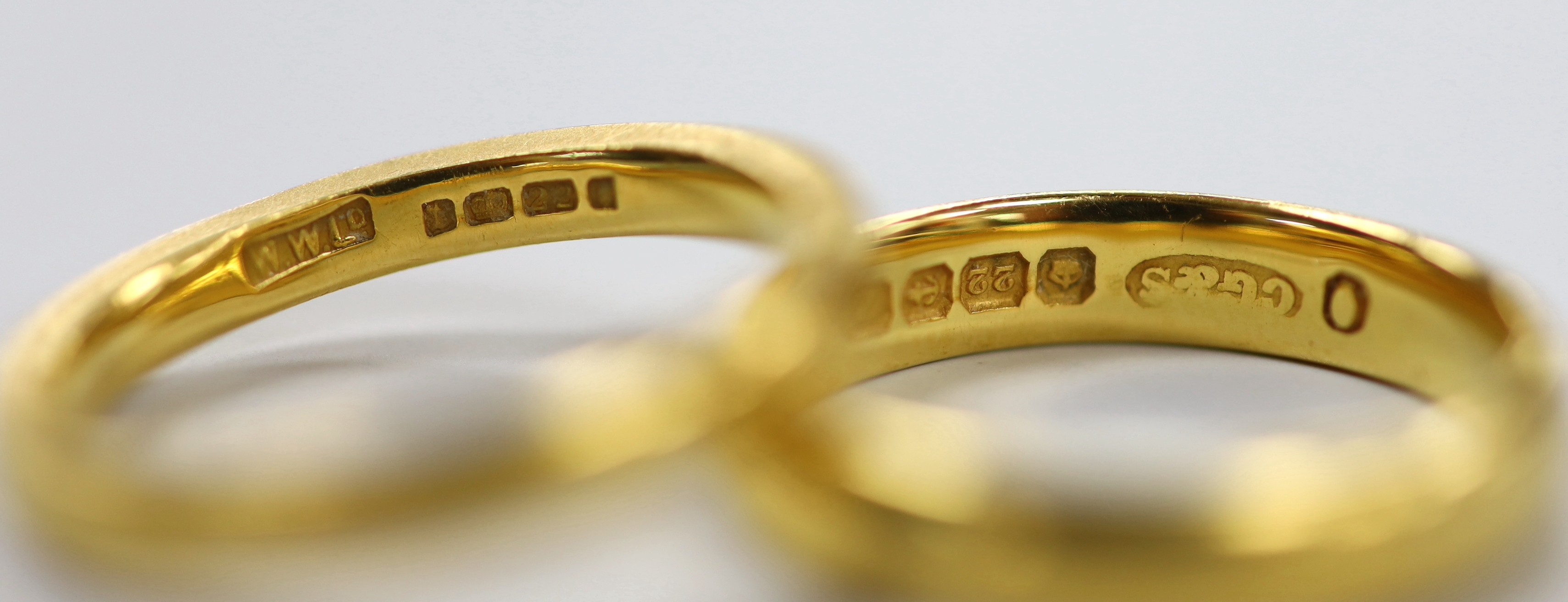 Two 22ct gold wedding bands, the larger hallmarked for Birmingham, 1924, both size O,10.4 grams.